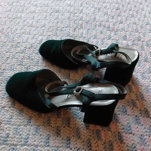 Unlisted by Kenneth Cole Emerald Velvet Heels